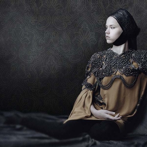 Обои бежевые флизелиновые Tiffany Designs Drops DR51