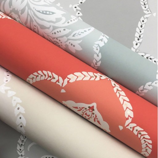 Серые обои для стен York DM4984